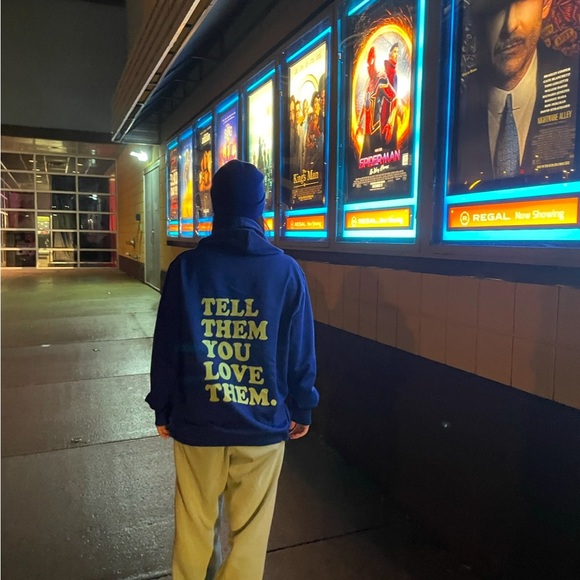 Blue sweatshirt - Picture 3 of 5